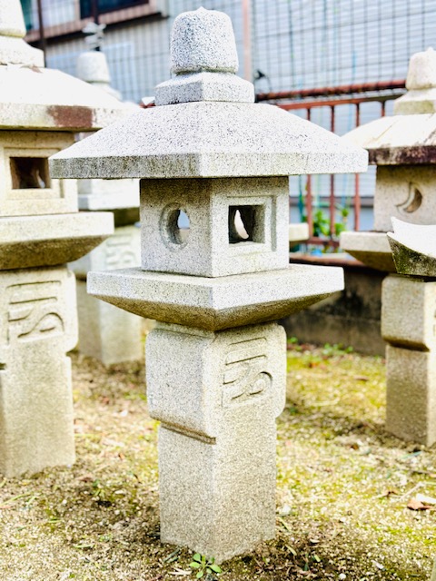 Stone Lantern’Ikekomi style1′